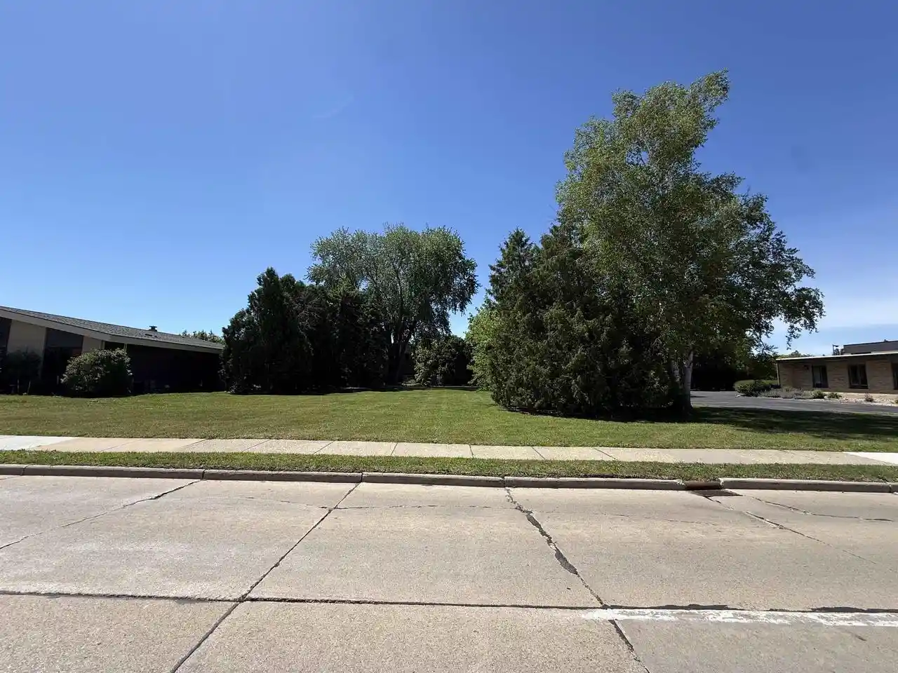 2nd image of 817 Witzel Avenue Avenue, Oshkosh, WI 54902 | MLS# 50330558