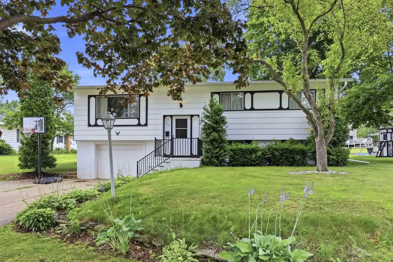 1st image of 1610 Wyman Street Street, New London, WI 54961 | MLS# 50330567