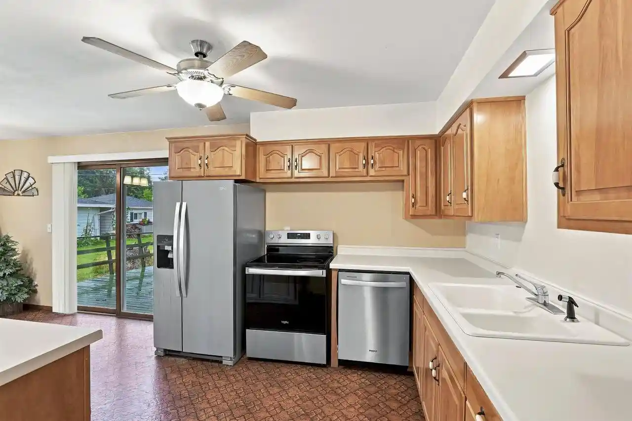 33rd image of 1610 Wyman Street Street, New London, WI 54961 | MLS# 50330567