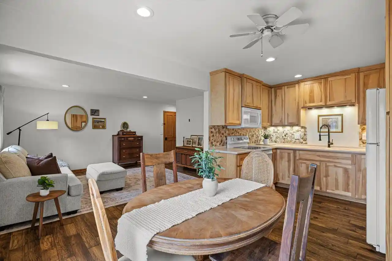 3rd image of 420 Racine St St, Waterford, WI 53185