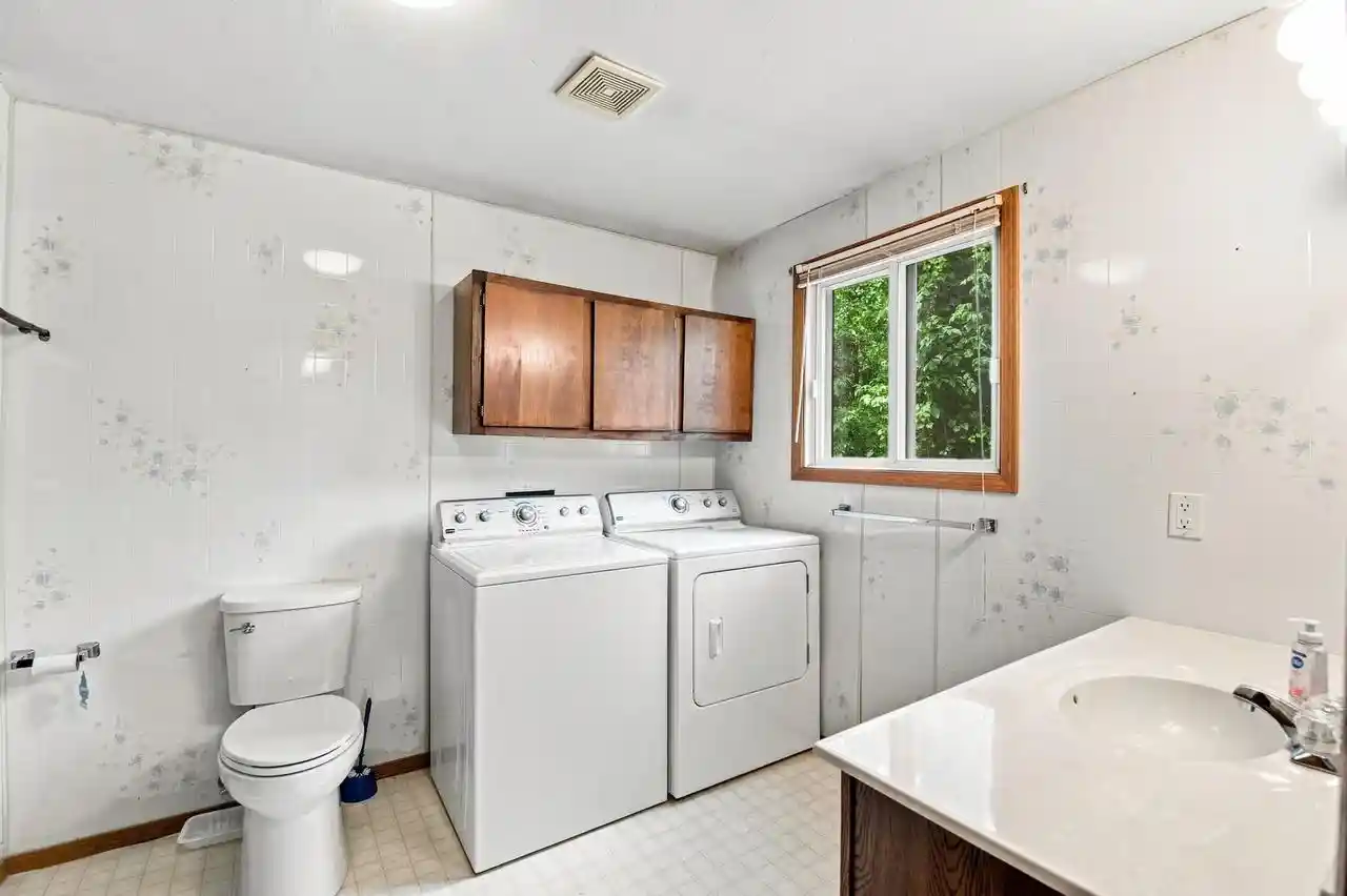 3rd image of 2380 Riverview Dr Dr, Green Bay, WI 54313 | MLS# 50330568