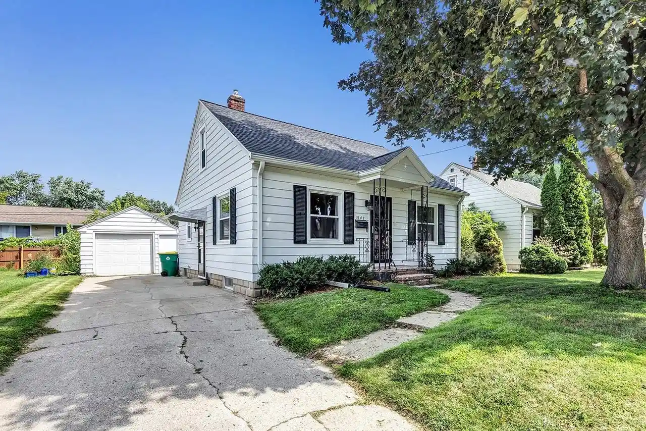 1st image of 1947 Farlin Avenue Avenue, Green Bay, WI 54302 | MLS# 50330572