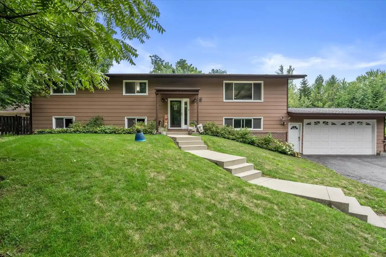 1st image of W153n9940 Neptune Dr Dr, Germantown, WI 53022 | MLS# 1975099