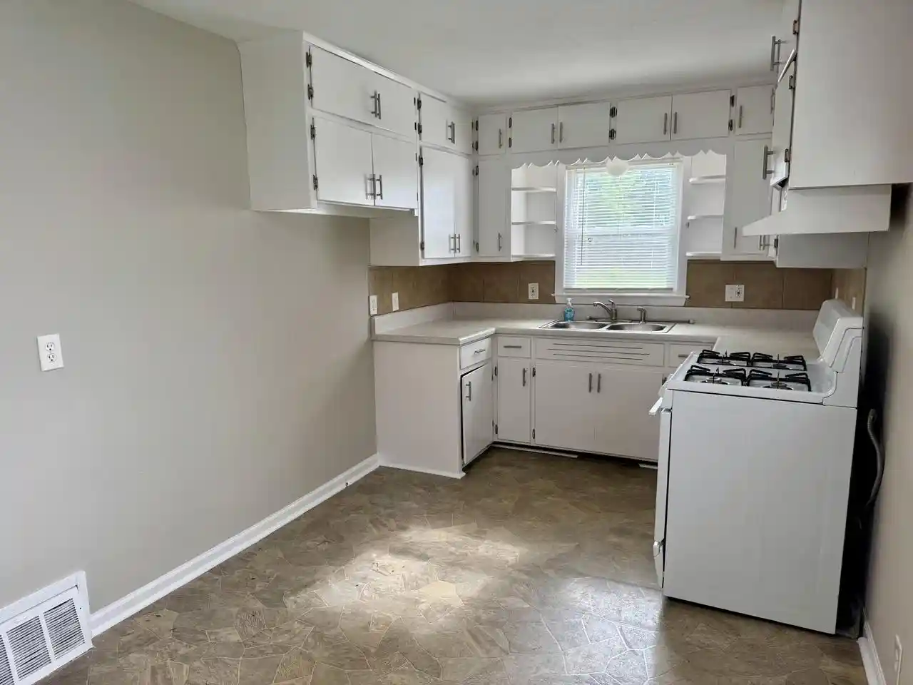 2nd image of 4864 N 63rd Street Street, Milwaukee, WI 53218 | MLS# 1975098
