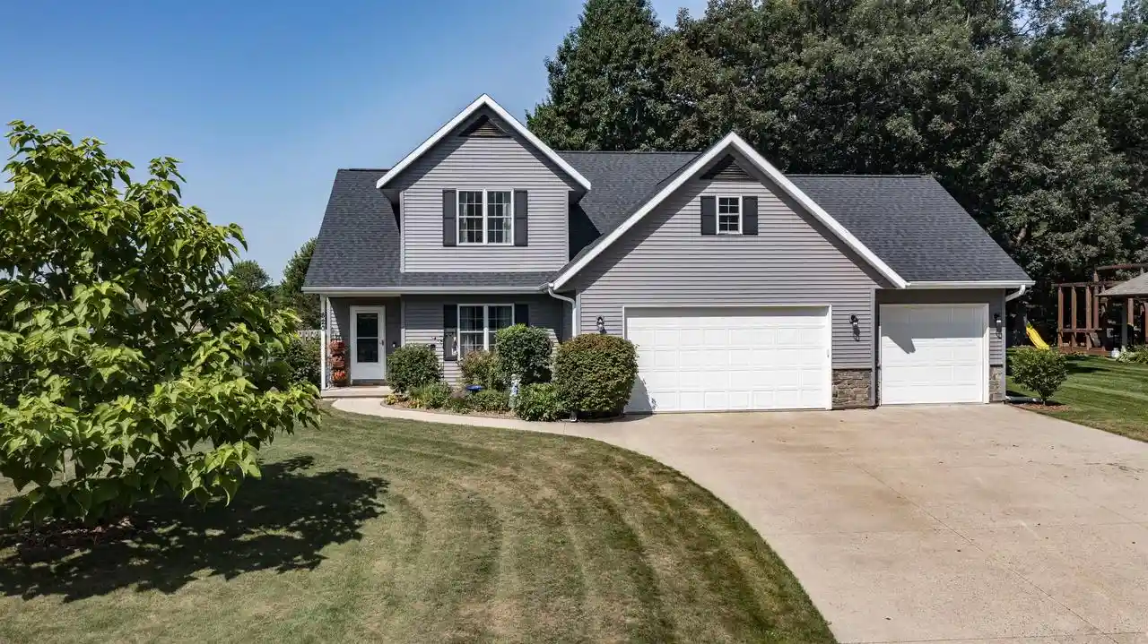 1st image of 820 Woodland Circle Circle, Waupaca, WI 54981 | MLS# 50330575