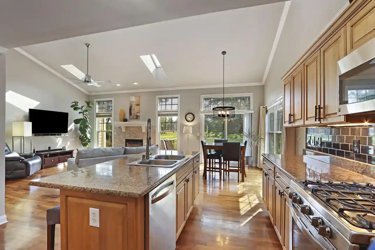 Listing Photo 4 - Condo for sale in building located at 827 Eagleton Dr Dr, Lake Geneva, WI 53147 - Unit #47-29