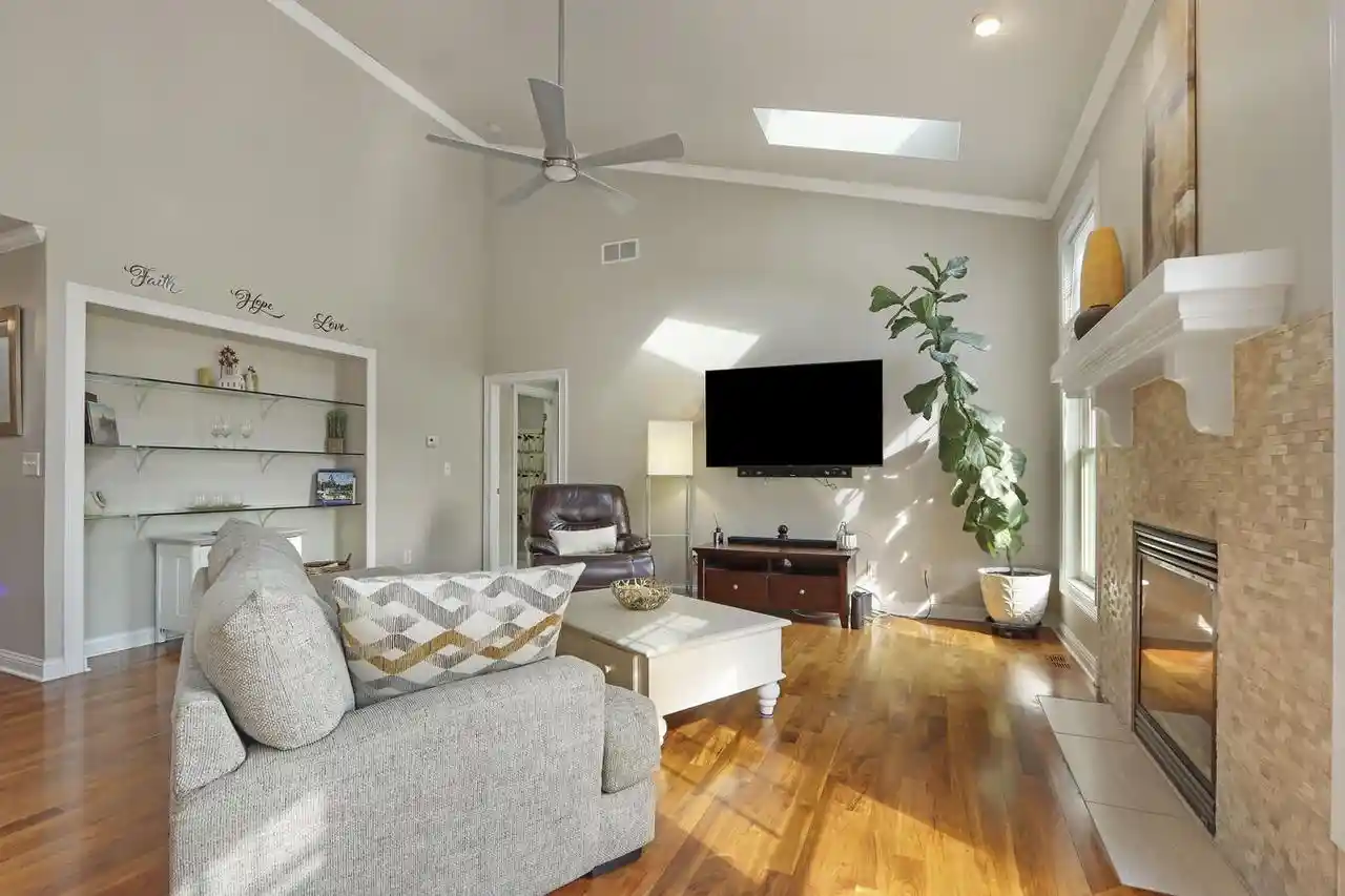 Listing Photo 5 - Condo for sale in building located at 827 Eagleton Dr Dr, Lake Geneva, WI 53147 - Unit #47-29