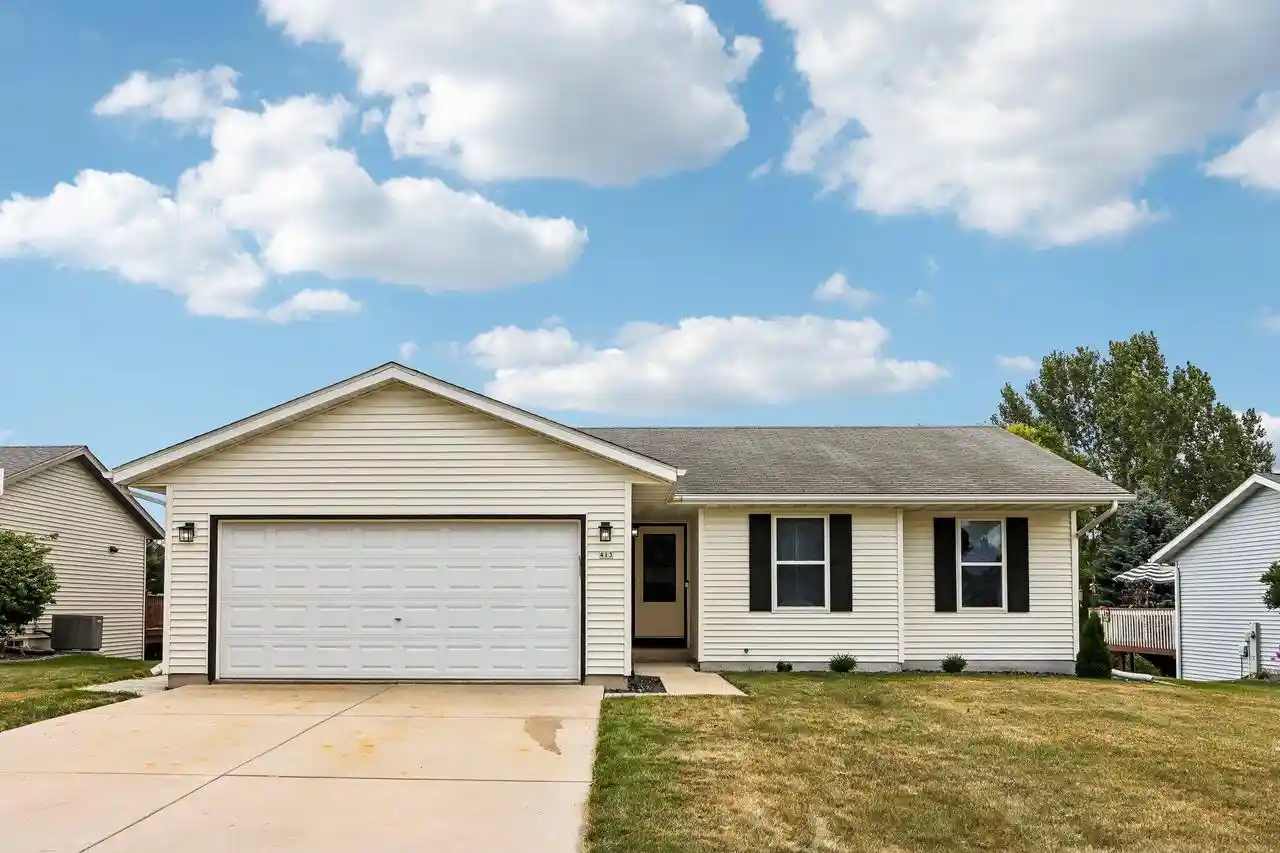 1st image of 413 Broadmoore Dr Dr, Hartford, WI 53027 | MLS# 1975123