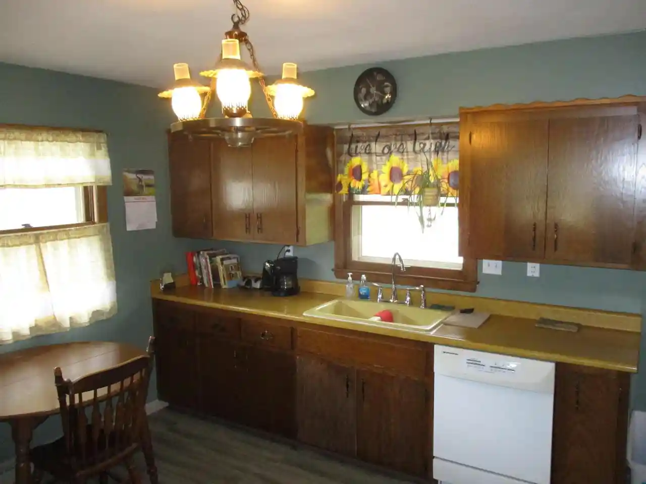 4th image of 11019 W Park Hill Avenue Avenue, Milwaukee, WI 53226 | MLS# 1975128