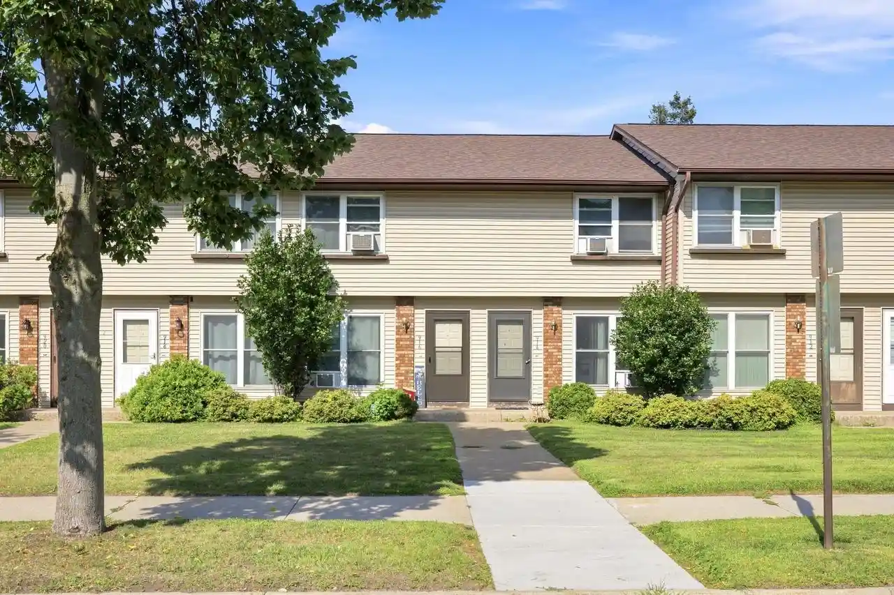 1st image of 916 12th Avenue S Avenue S, Onalaska, WI 54650 | MLS# 1975137