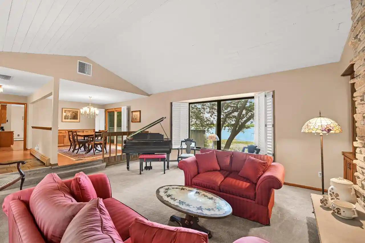 4th image of N9491 Island Dr Dr, Mukwonago, WI 53149 | MLS# 1975140