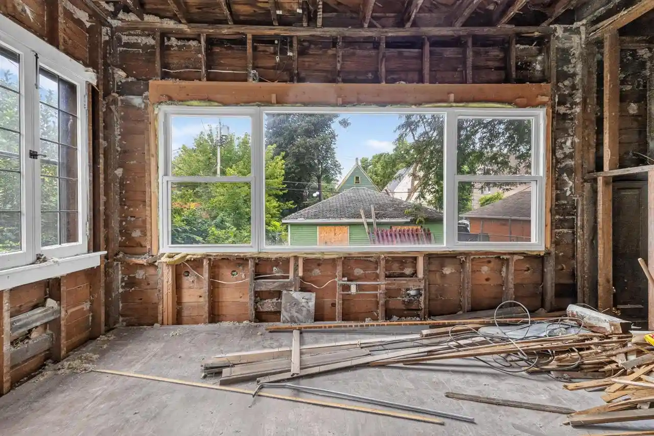 Photo 2 of Single family home for sale at 3911 W Roberts Street Street, Milwaukee, WI 53208 | MLS# 1975143 | Listing updated on 2026-09-15