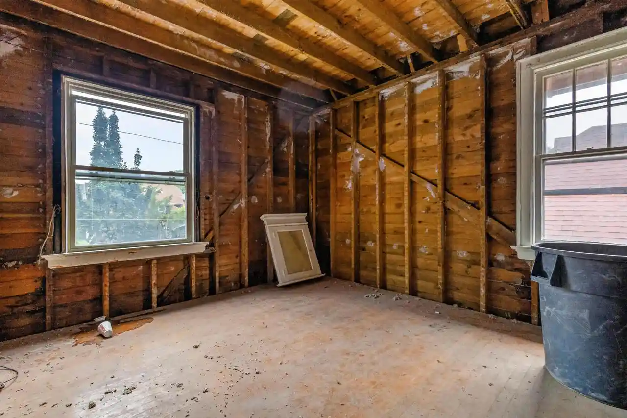 Photo 4 of Single family home for sale at 3911 W Roberts Street Street, Milwaukee, WI 53208 | MLS# 1975143 | Listing updated on 2026-09-15