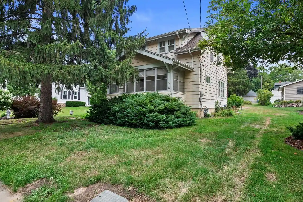 1st image of 817 Richards Avenue Avenue, Watertown, WI 53094 | MLS# 1975148