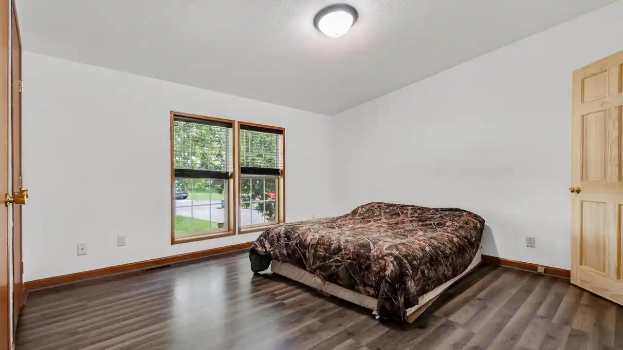 4th image of W8241 Woodview Dr Dr, Onalaska, WI 54650 | MLS# 1975151