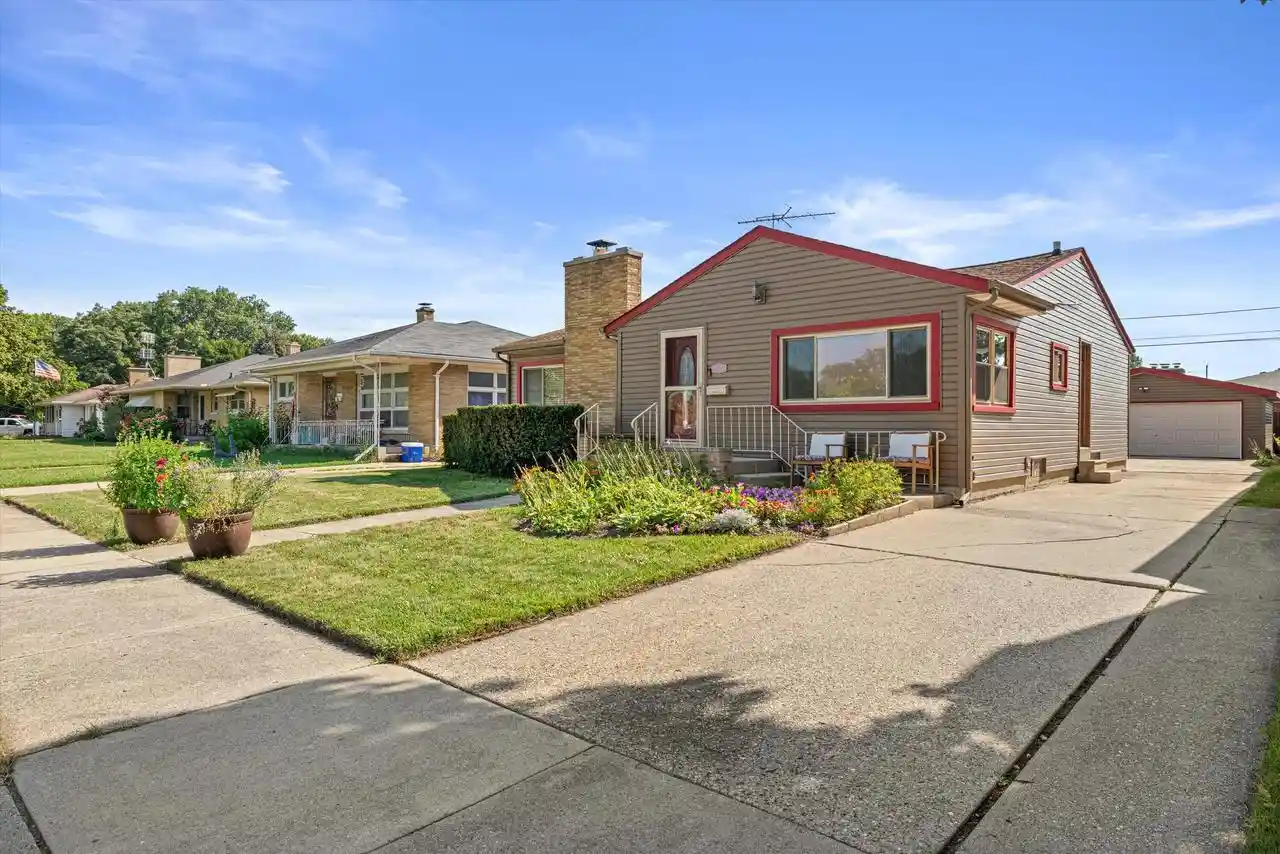 Photo 1 of Sale Pending at 4131 24 Avenue Avenue, Kenosha, WI 53140 | MLS# 1975152 | Listing updated on 2026-09-11