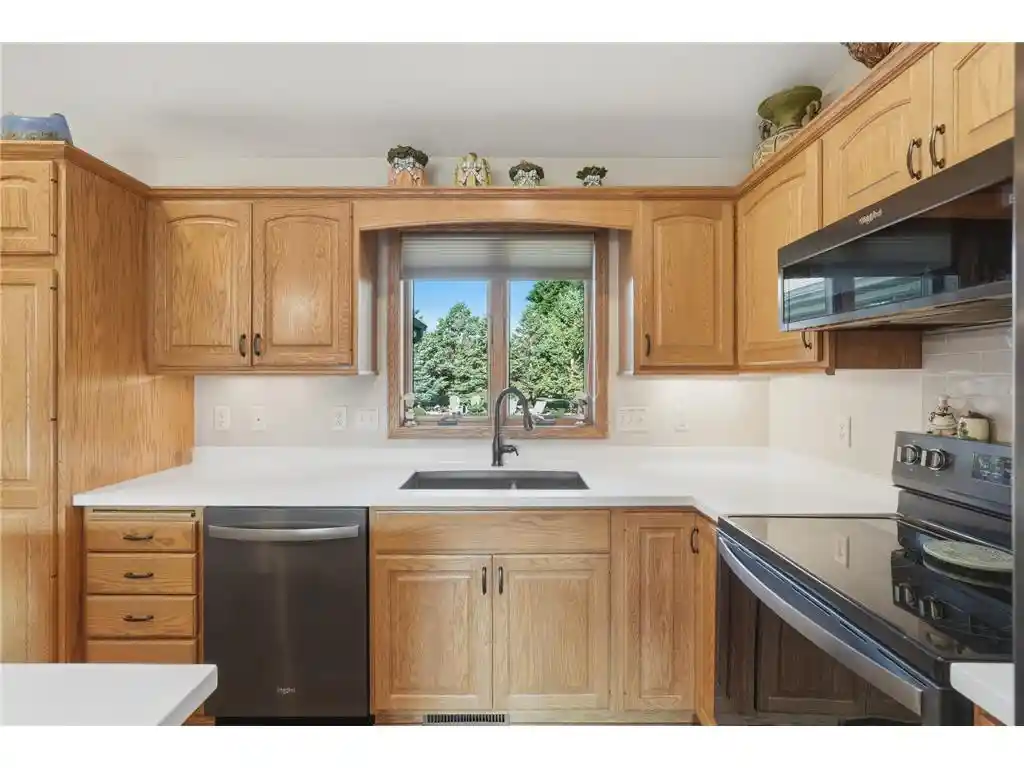 5th image of 1245 Island View Dr Dr, New Richmond, WI 54017 | MLS# 7120417