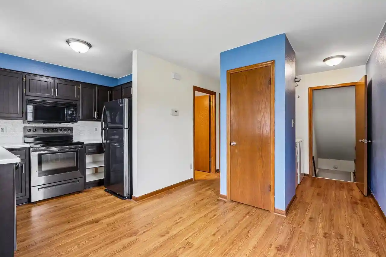 5th image of 2070 Cliff Alex Ct S Ct S, Waukesha, WI 53189