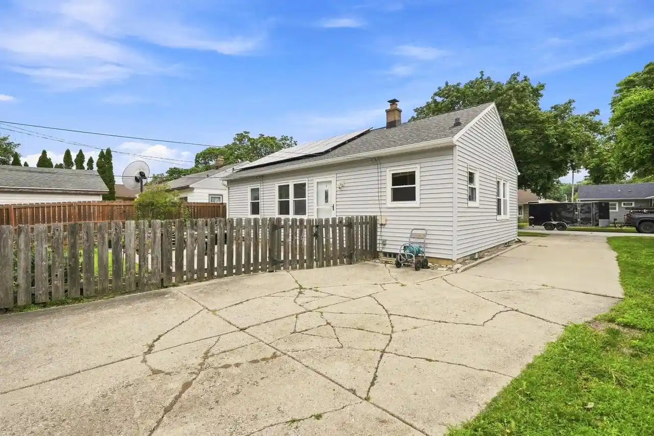 3rd image of 159 W Armour Avenue Avenue, Milwaukee, WI 53207 | MLS# 1975170