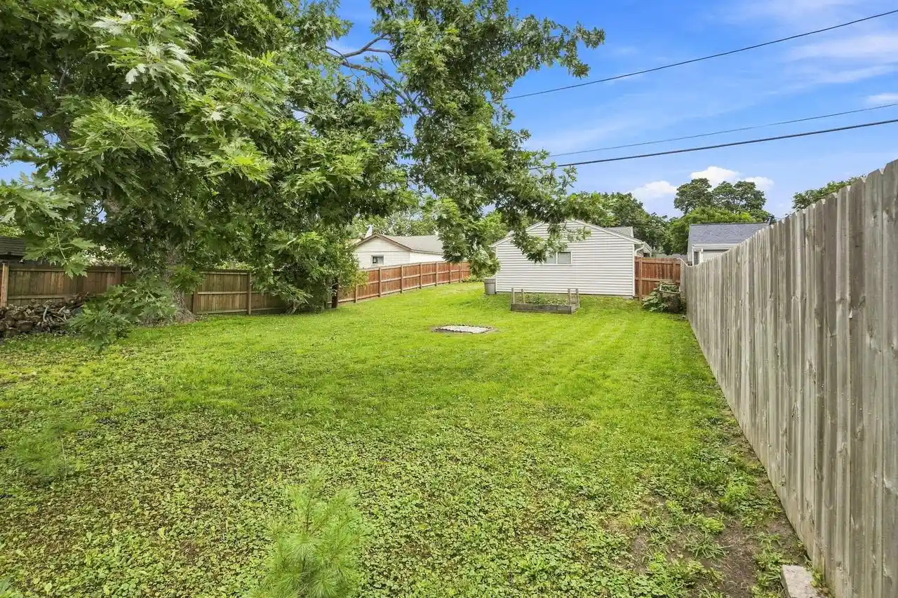 4th image of 159 W Armour Avenue Avenue, Milwaukee, WI 53207 | MLS# 1975170