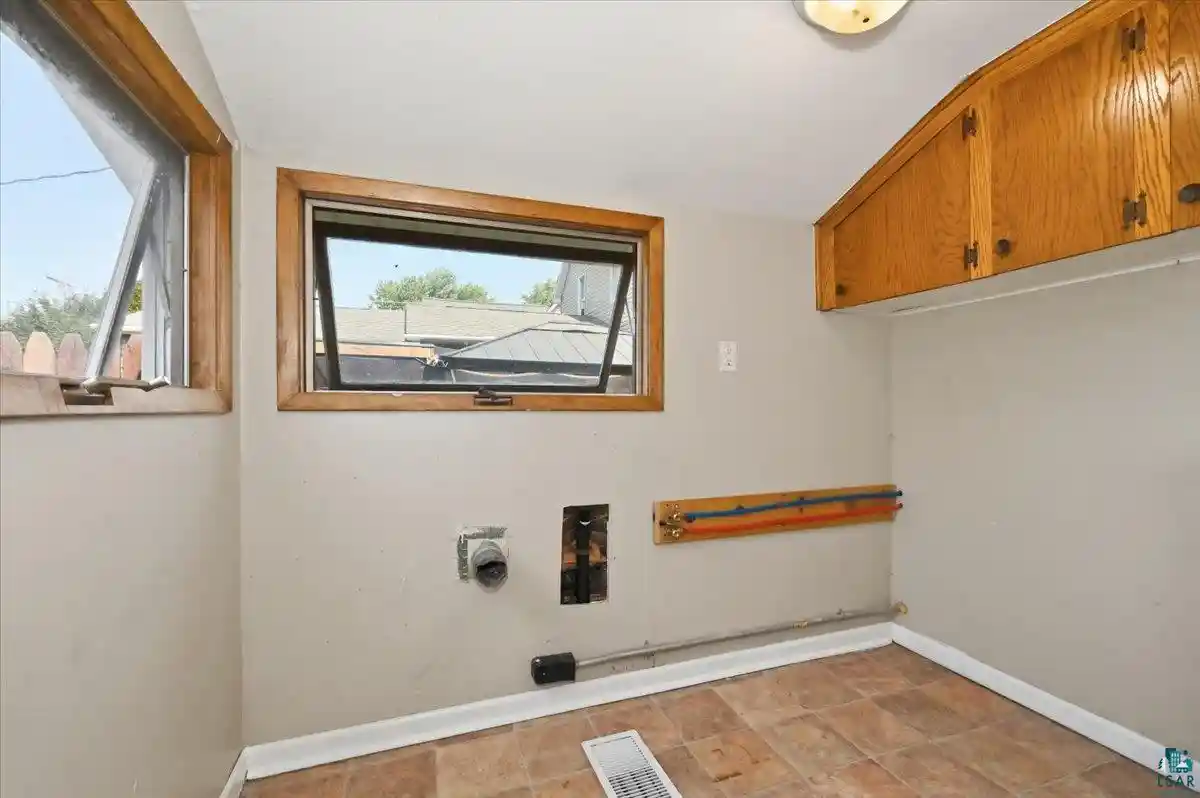 2nd image of 2011 Missouri Ave Ave, Superior, WI 54880 | MLS# 6127214