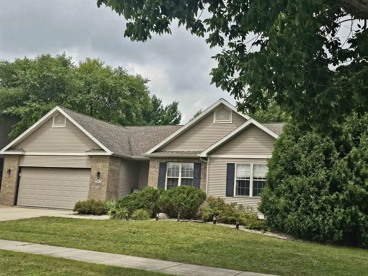 1st image of 916 Forest View Dr Dr, Verona, WI 53593 | MLS# 2029925