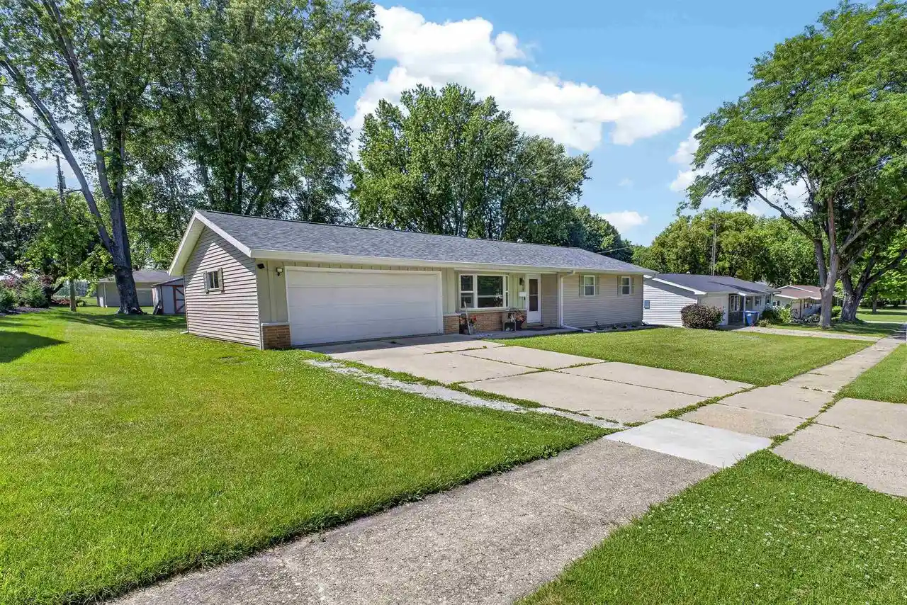 Photo 2 of Single family home for sale at 817 Rice St, Horicon, WI 53032 | MLS# 2029927 | Listing updated on 2026-09-23