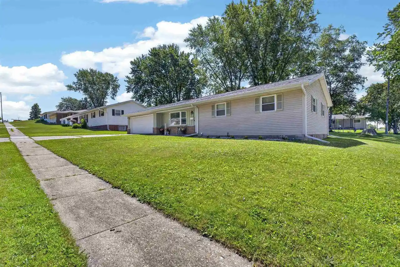 Photo 3 of Single family home for sale at 817 Rice St, Horicon, WI 53032 | MLS# 2029927 | Listing updated on 2026-09-23