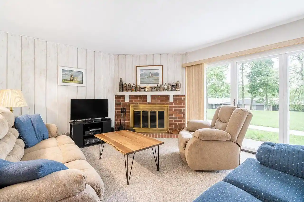 2nd image of 7 Zurich Court Court #5, Lake Geneva, WI 53147 | MLS# 1975197