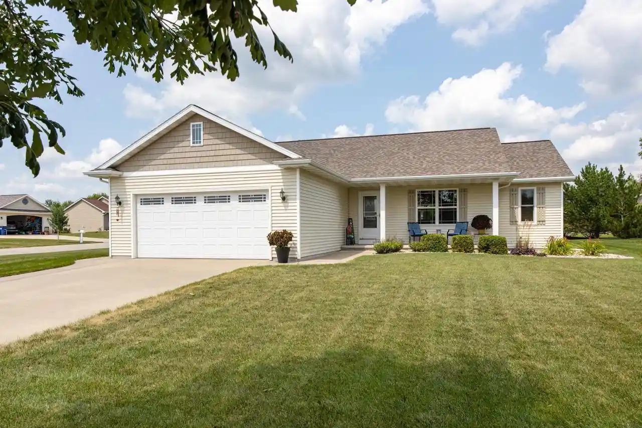 Photo 1 of Single family home for sale at W6196 Sherwood Point Dr Dr, Greenville, WI 54942 | MLS# 50330587 | Listing updated on 2026-08-10