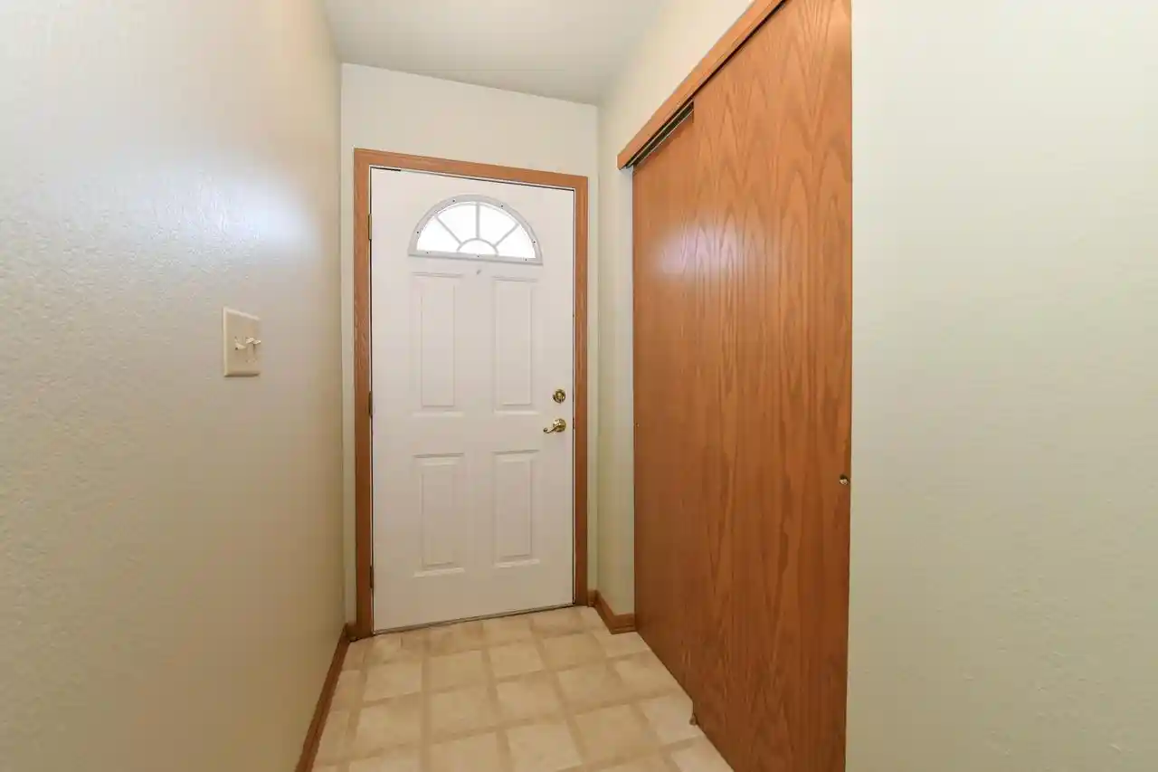 Listing Photo 4 - Condo for sale in building located at 3016 Meyer Ct Ct, Mount Pleasant, WI 53406 - Unit #6