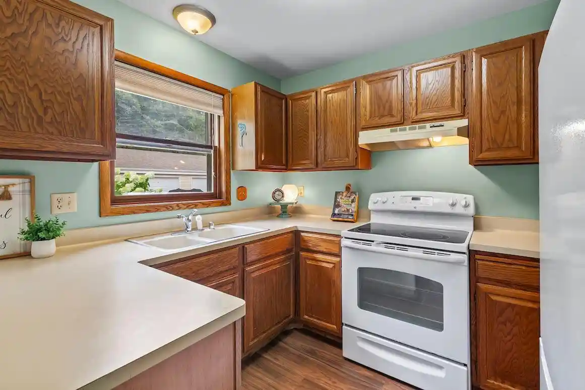 26th image of 2020 Woodburn Road Road #A, Waukesha, WI 53188 | MLS# 1975209