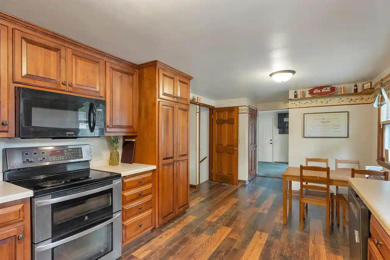 2nd image of 611 Waubaunuqua Trail Trail, De Pere, WI 54115 | MLS# 50330592