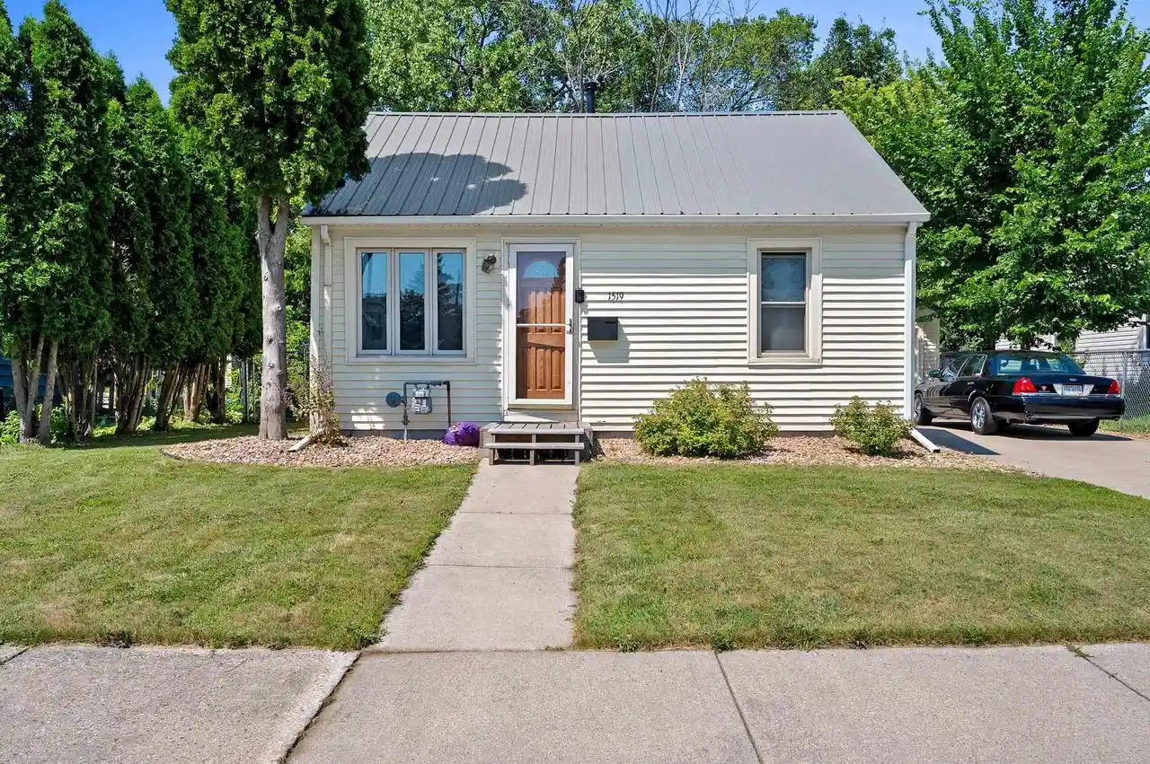 1st image of 1519 N Wayne Street Street, Appleton, WI 54911 | MLS# 50330596