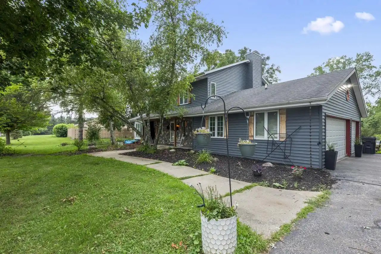 1st image of 467 Herford Dr Dr, Wales, WI 53183 | MLS# 1975238