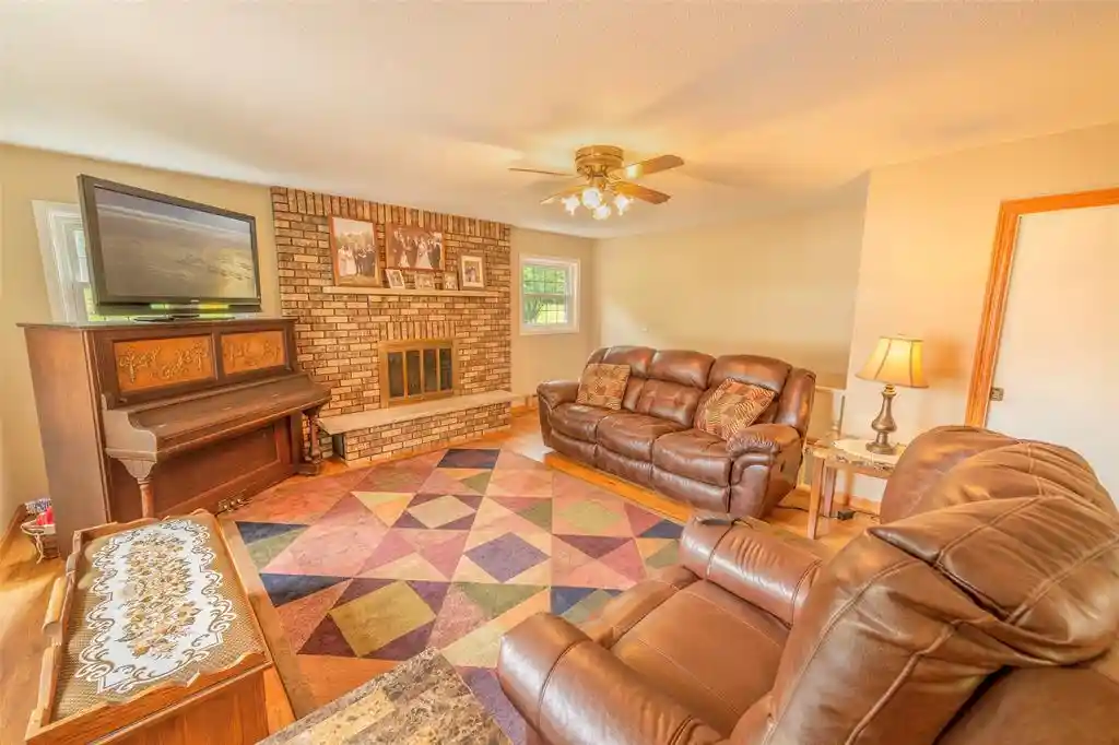 Photo 3 of Single family home for sale at 906 3rd Avenue Avenue, Durand, WI 54736 | MLS# 1604016 | Listing updated on 2026-09-15