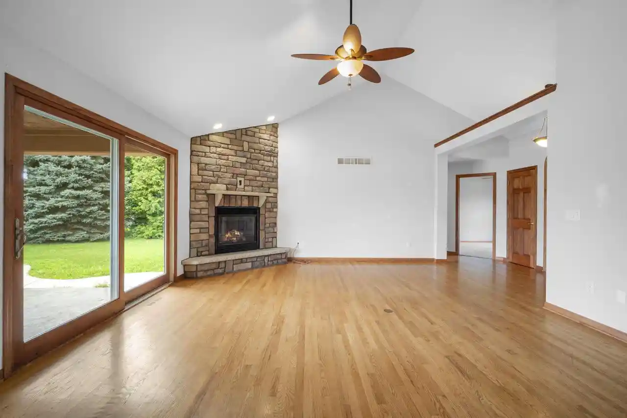 2nd image of W2261 E Oak Ridge Dr Dr, Oconomowoc, WI 53066 | MLS# 1975271
