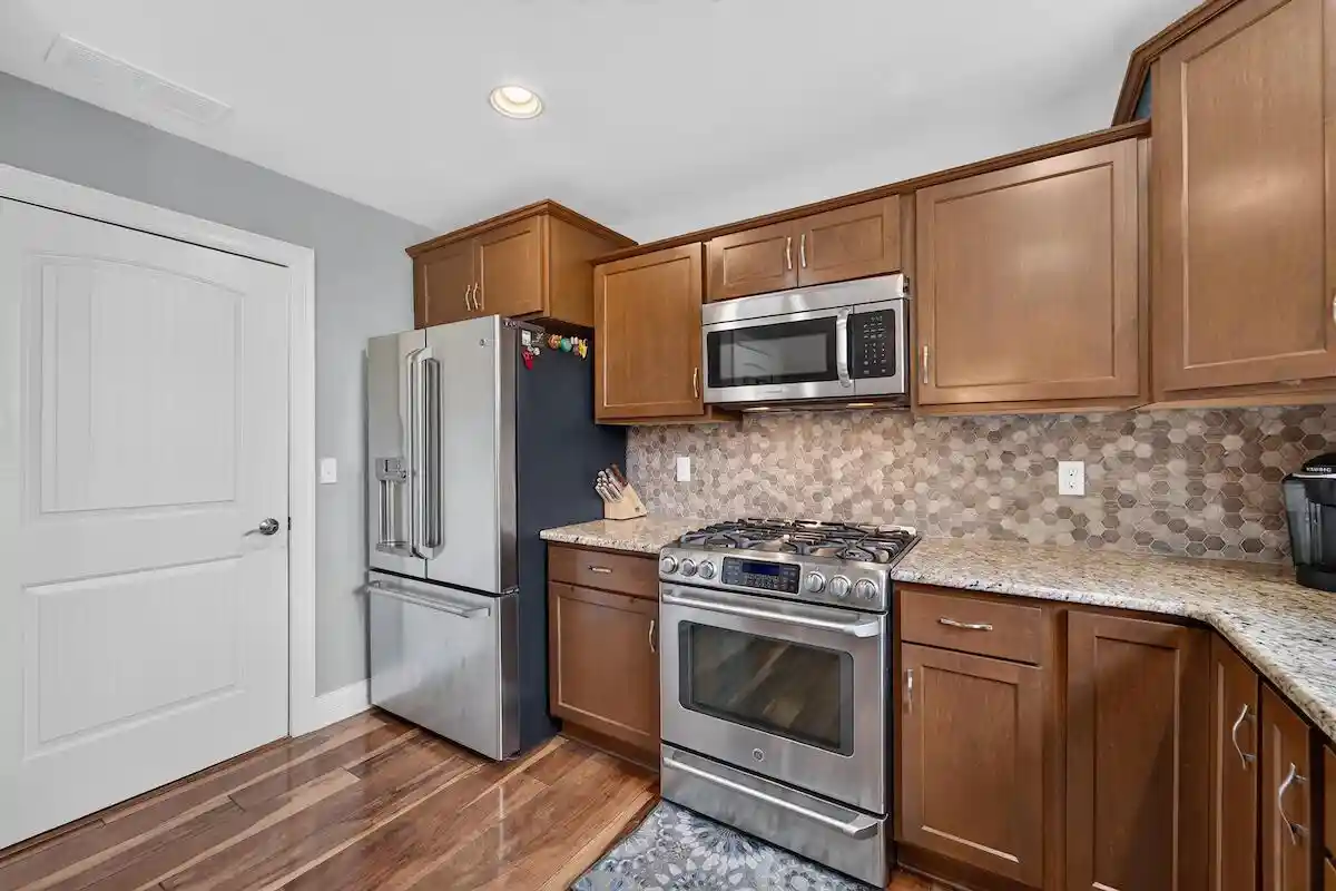3rd image of 10421 Prairie Crossing Dr Dr, Caledonia, WI 53126 | MLS# 1975267