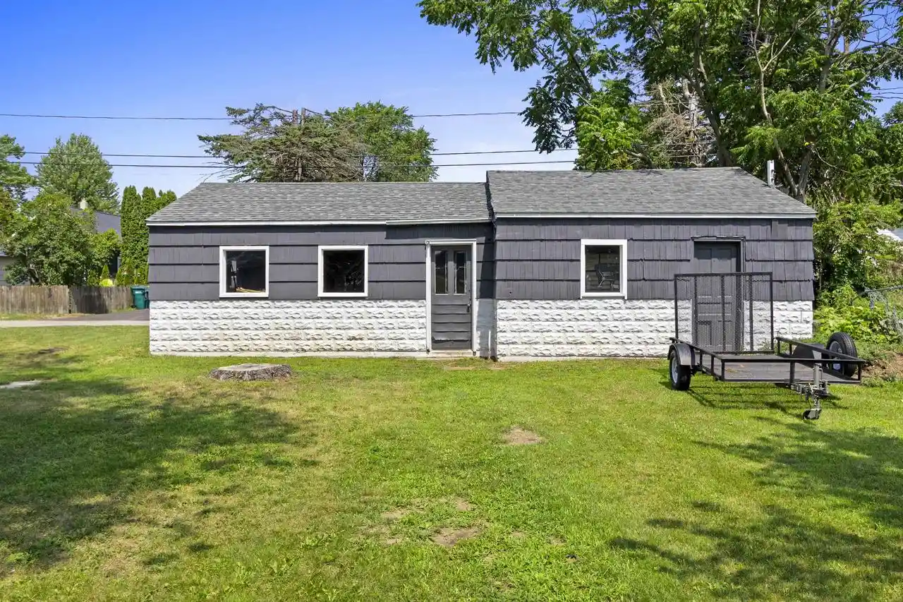 3rd image of 1030 Elizabeth Avenue Avenue, Marinette, WI 54143 | MLS# 50330632
