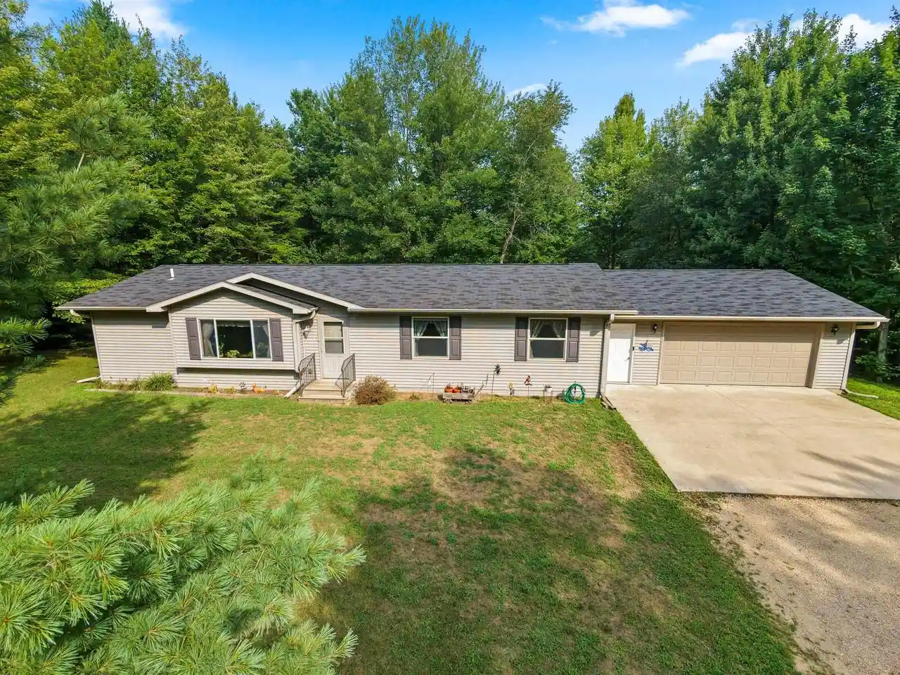 Photo 1 of Single family home for sale at W5065 S Rainbow Circle Circle, Shawano, WI 54166 | MLS# 50330627 | Listing updated on 2026-08-09