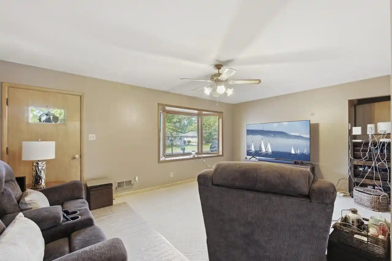 Photo 4 of Single family home for sale at 5805 W Fountain Avenue Avenue, Milwaukee, WI 53223 | MLS# 1975272 | Listing updated on 2026-08-16