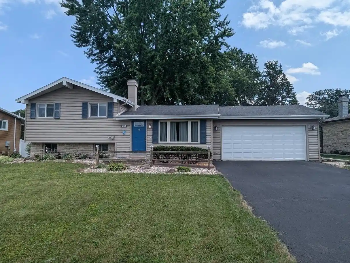 1st image of 1640 S Westhaven Dr Dr, Oshkosh, WI 54904 | MLS# 50330630