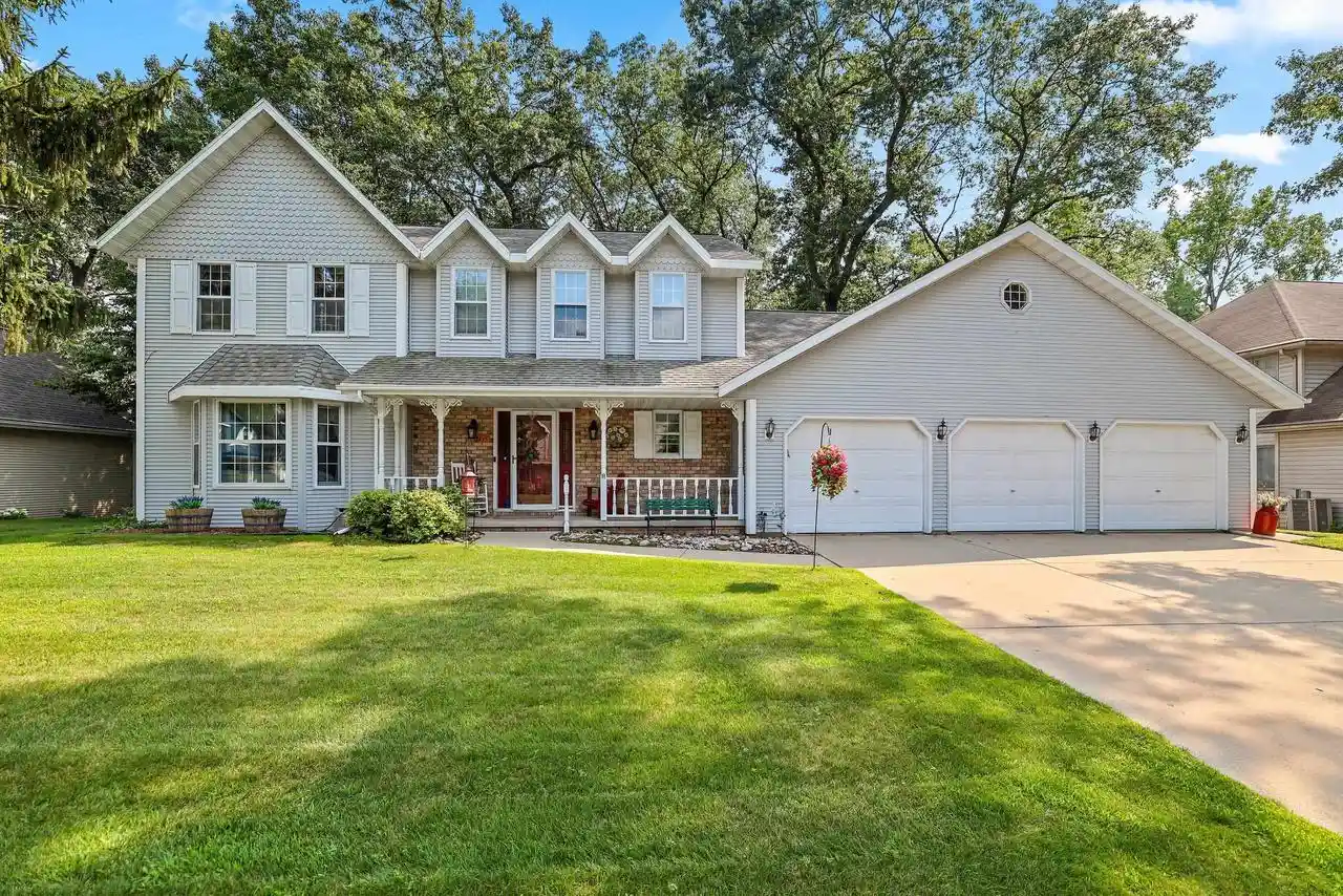1st image of 2495 Shady Oak Dr Dr, Green Bay, WI 54304 | MLS# 50330626