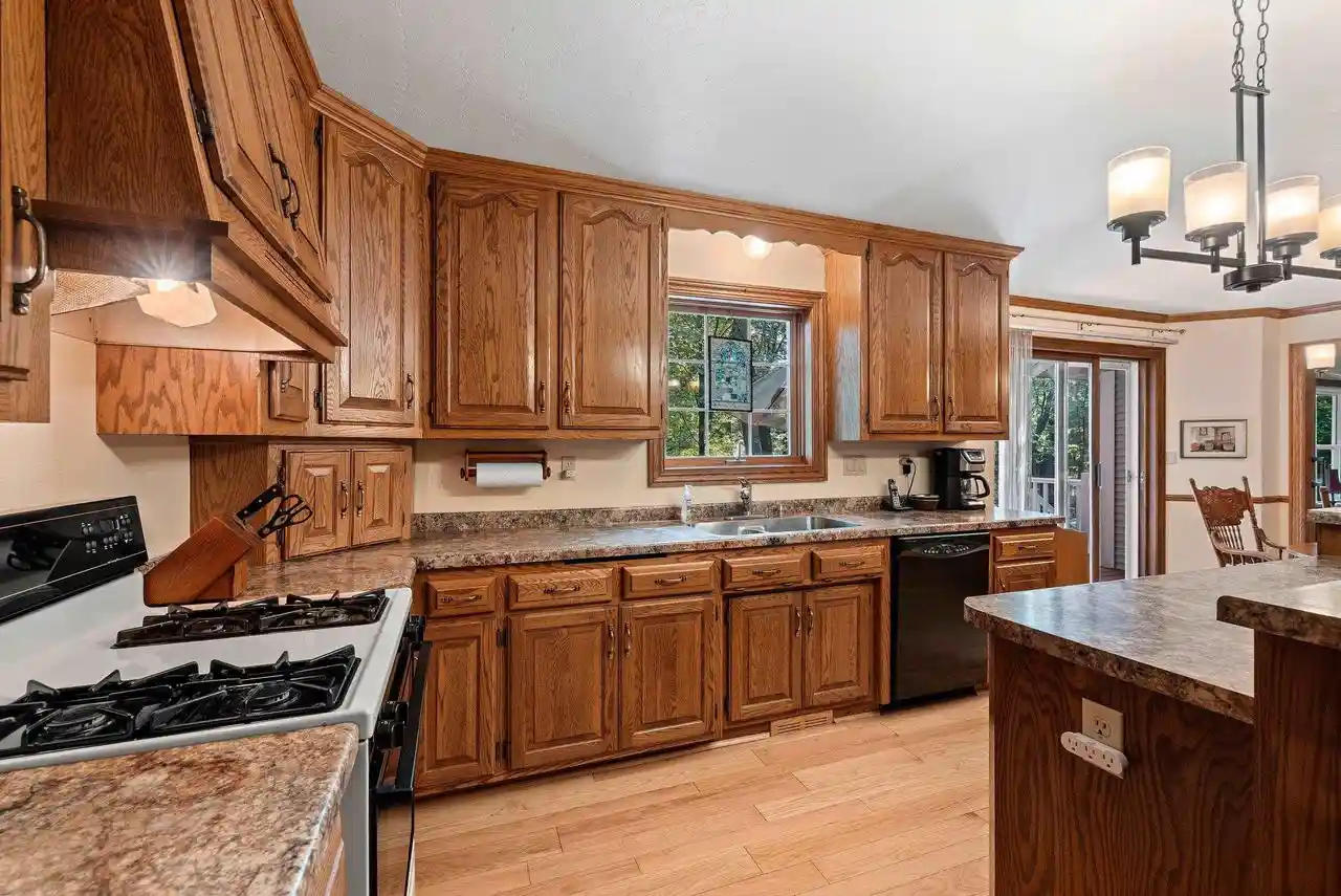 2nd image of 2495 Shady Oak Dr Dr, Green Bay, WI 54304 | MLS# 50330626