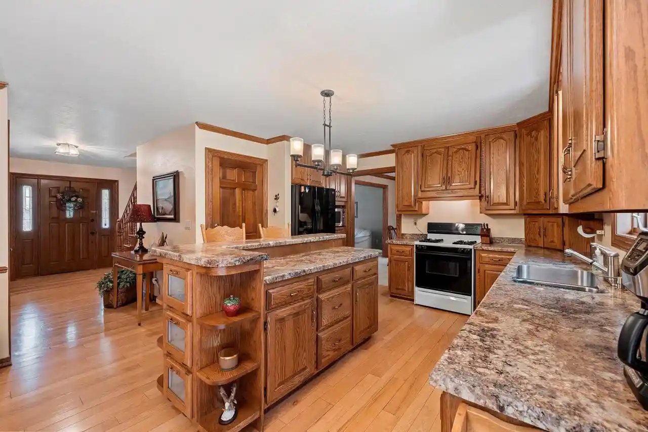 Photo 4 of Single family home for sale at 2495 Shady Oak Dr Dr, Green Bay, WI 54304 | MLS# 50330626 | Listing updated on 2026-09-13