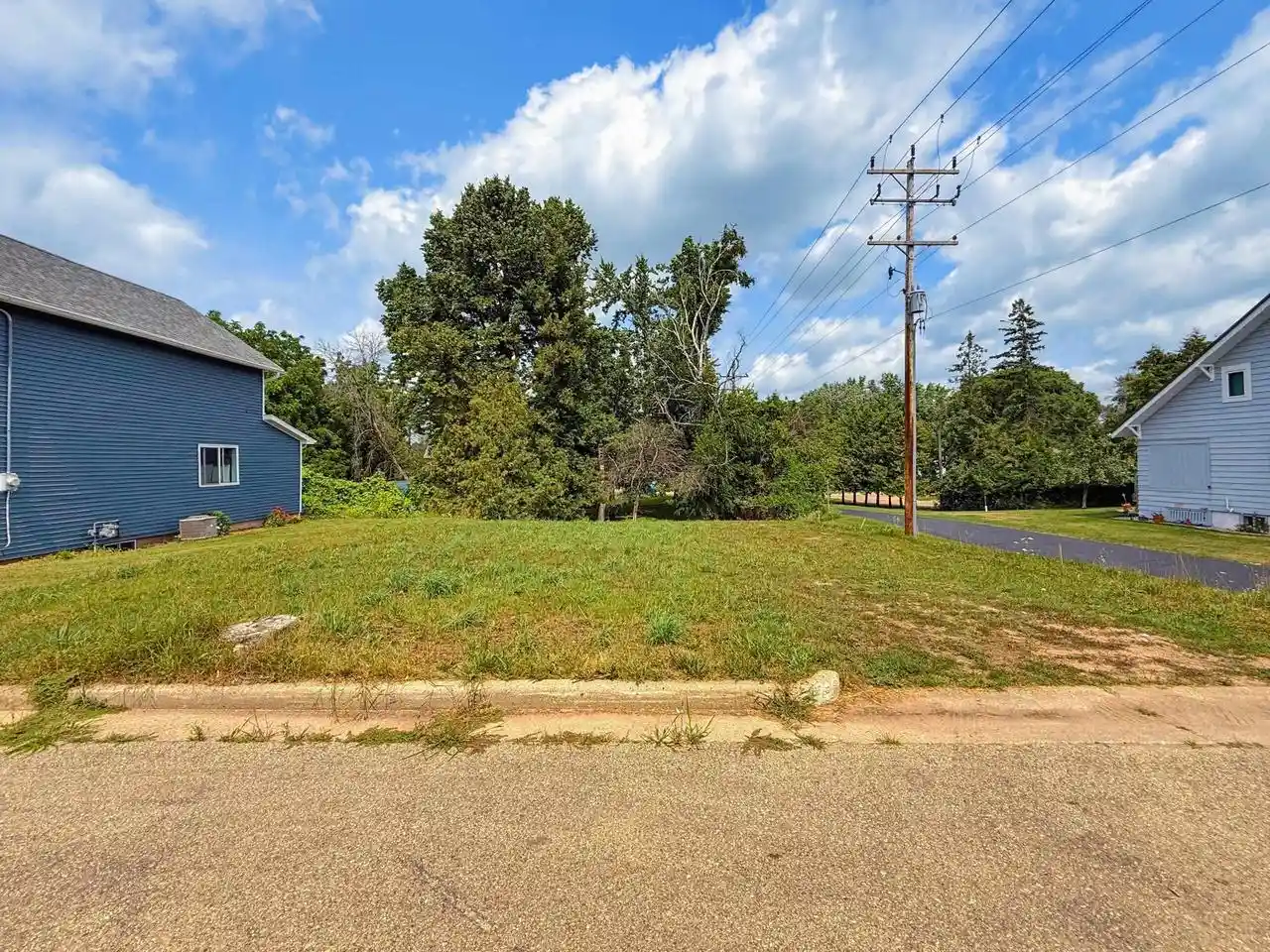 1st image of 305 E Armstrong Street Street, Gillett, WI 54124 | MLS# 50330639