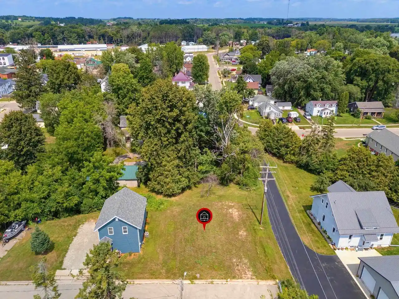 3rd image of 305 E Armstrong Street Street, Gillett, WI 54124 | MLS# 50330639