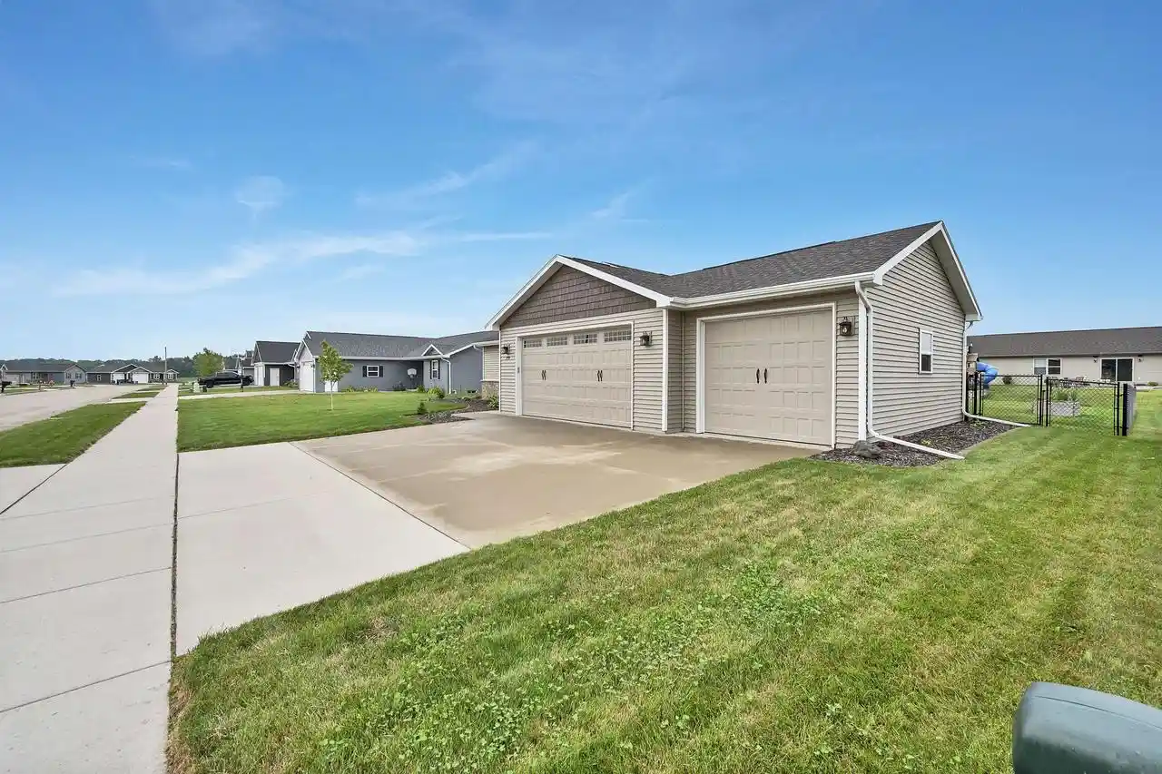 Photo 1 of Single family home for sale at 1449 Mase Dr Dr, Kaukauna, WI 54130 | MLS# 50330650 | Listing updated on 2026-09-03