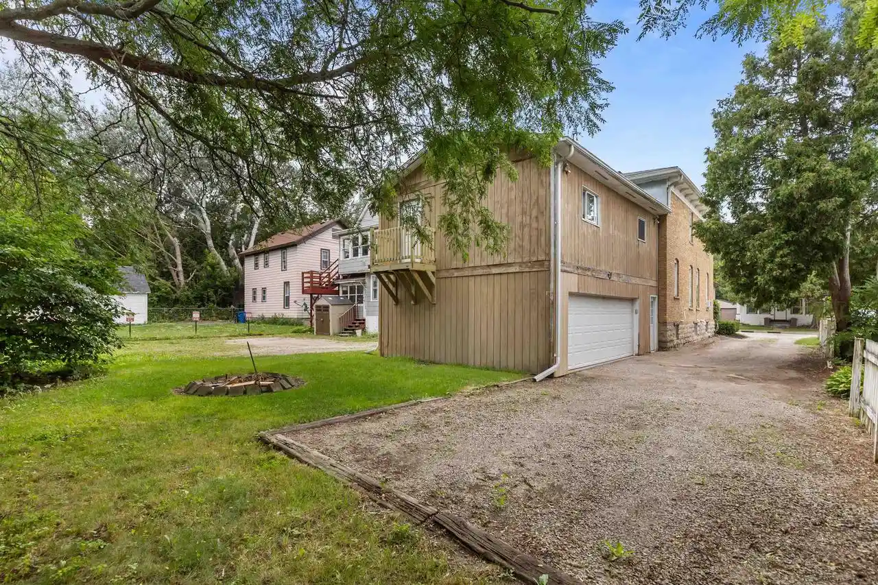 2nd image of 303 E Parkway Avenue Avenue, Oshkosh, WI 54901 | MLS# 50330652