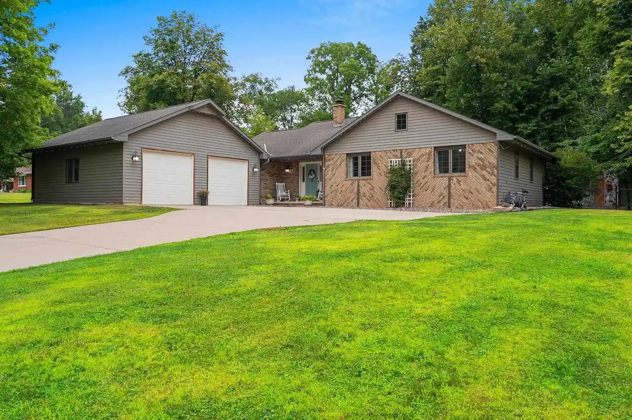 1st image of 915 La Count Road Road, Green Bay, WI 54313 | MLS# 50330657